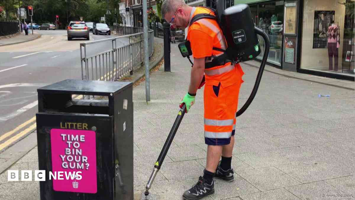 The Ghostbuster-esque team on a chewing gum mission