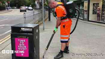 The Ghostbuster-esque team on a chewing gum mission