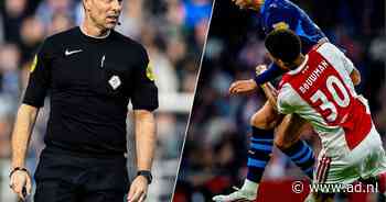 VAR bij Ajax-PSV reageert op commotie na beuk Van Bommel: ‘Sneu dat zelfs mijn dochters erop worden aangesproken’