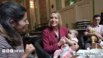Lib Dems call for one-to-one midwife care during childbirth