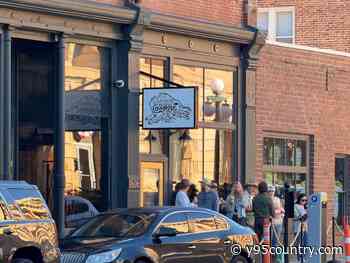 Ian Munsick’s Cowboy Bar Opens In Deadwood With A Packed House