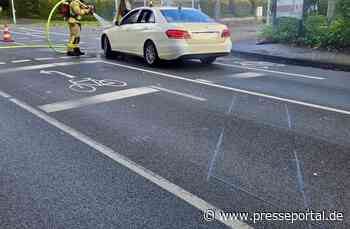 FW Ratingen: Taxi im Stadtteil West in Brand geraten