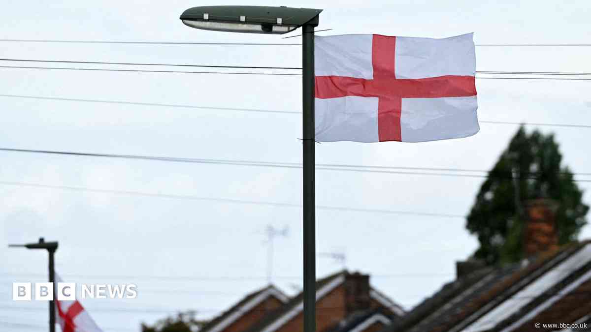 Major crackdown on flag lamp-post activists