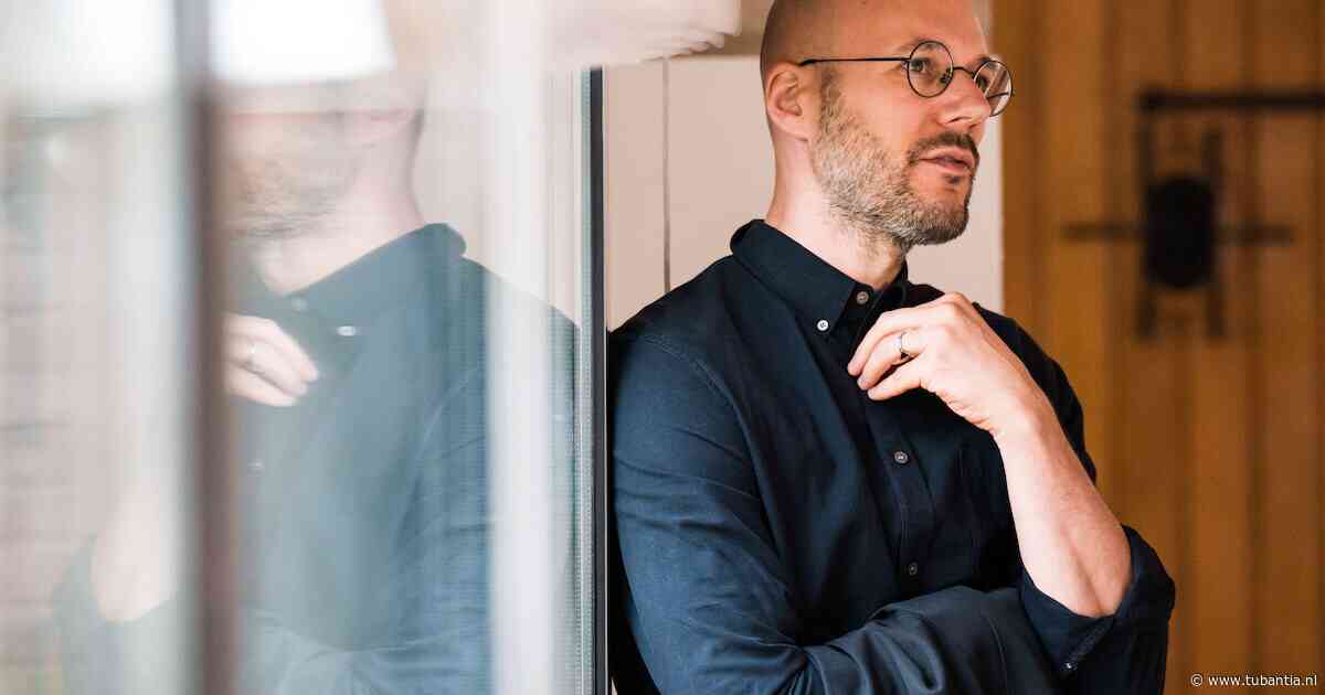 Democratie onder druk: Jonas Staal toont de macht van propaganda