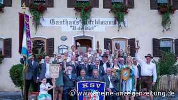 Kriegerverein Walpertskirchen feiert 150 Jahre mit Feuerschüssen im Dunkeln