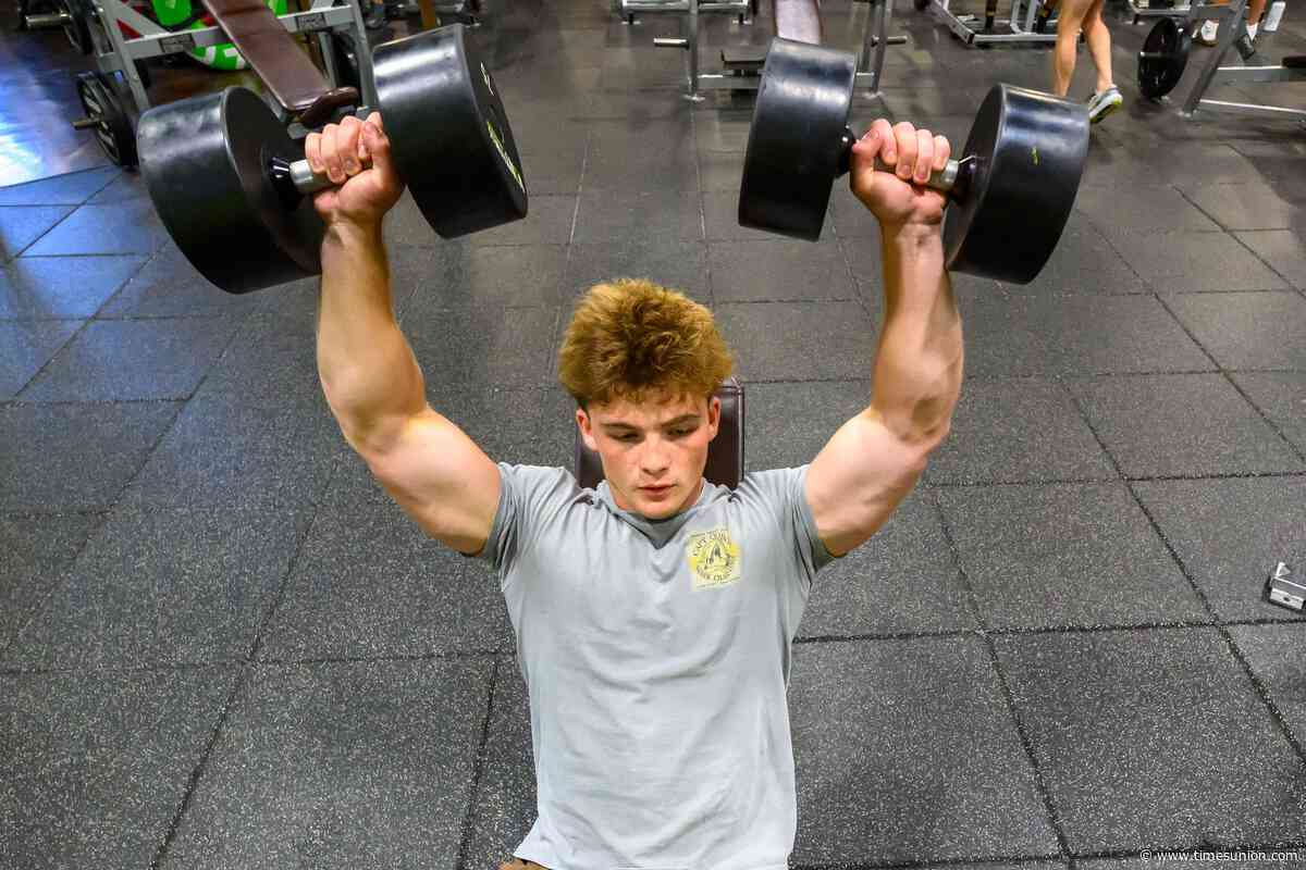 Shen senior Liam Anderson breaks national bench press record