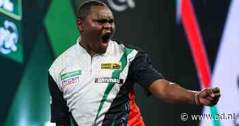 Hij is er ook dit jaar weer bij in Ally Pally: stuntende Keniaan plaatst zich voor WK darts