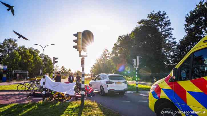 Scooter geschept door auto op Europalaan in Nuenen
