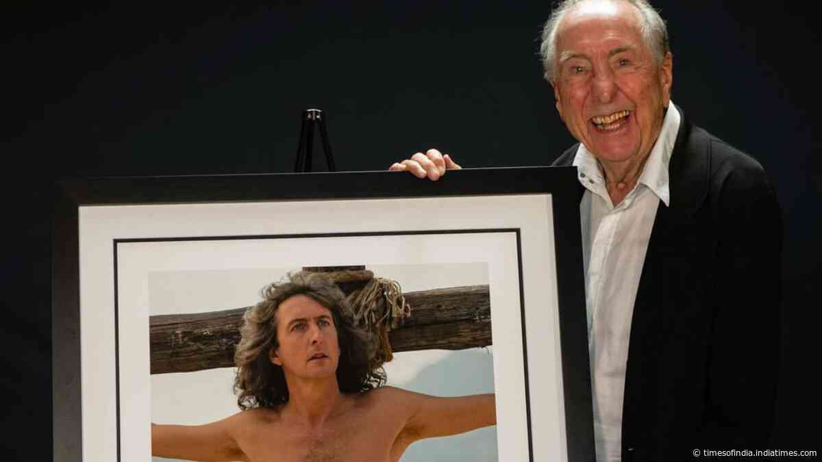 Eric Idle says he wants to be buried in Provence after surviving cancer.