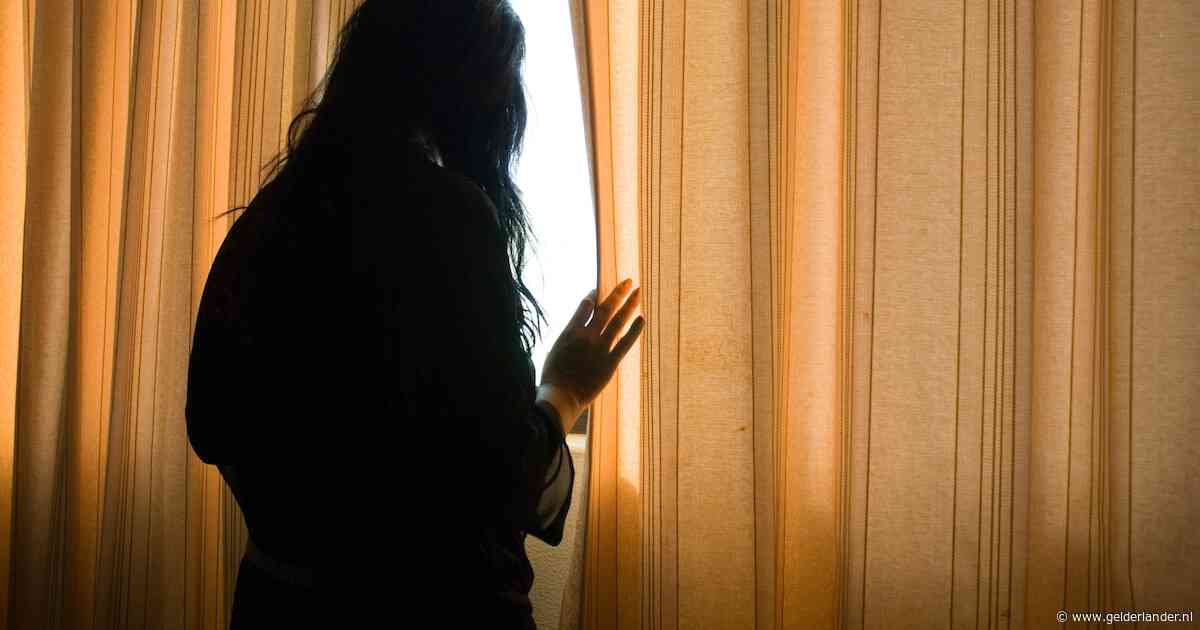Hoofdrolspeler uit tv-docu verdacht van stalking ex, NPO haalt uitzending offline