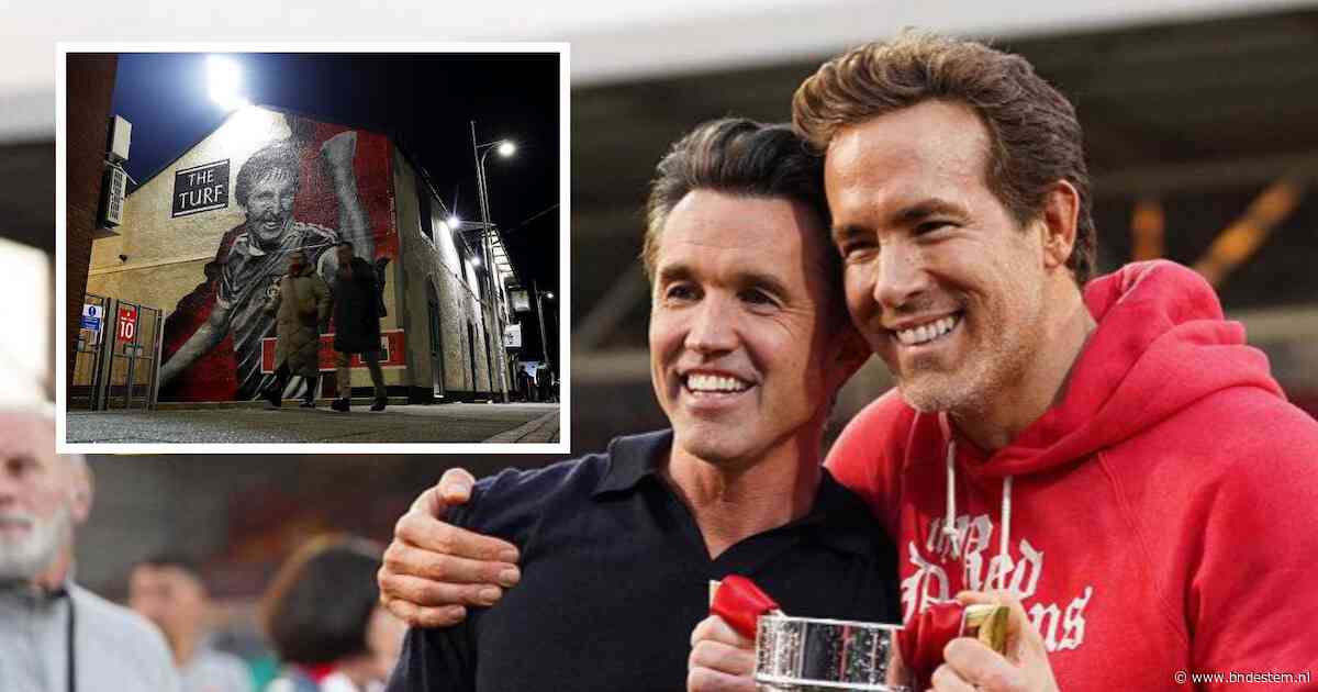 ‘Toekomst van de club beschermen’: Wrexham-eigenaren kopen bekende pub naast stadion