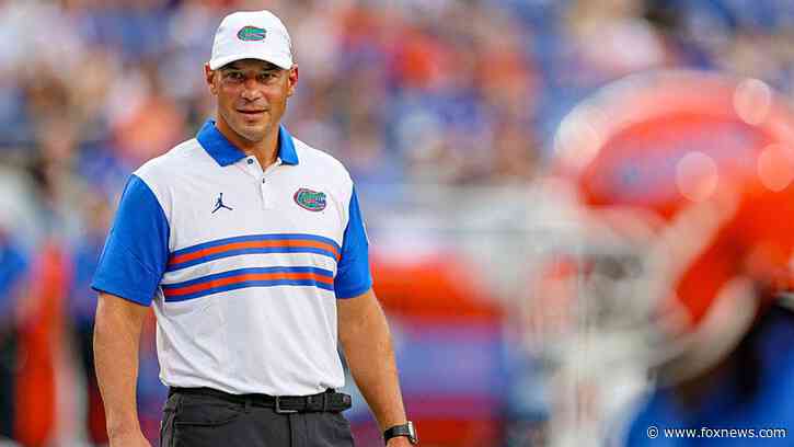 Jon Sumrall shares hilarious response to hearing his Florida team is favored against Ole Miss