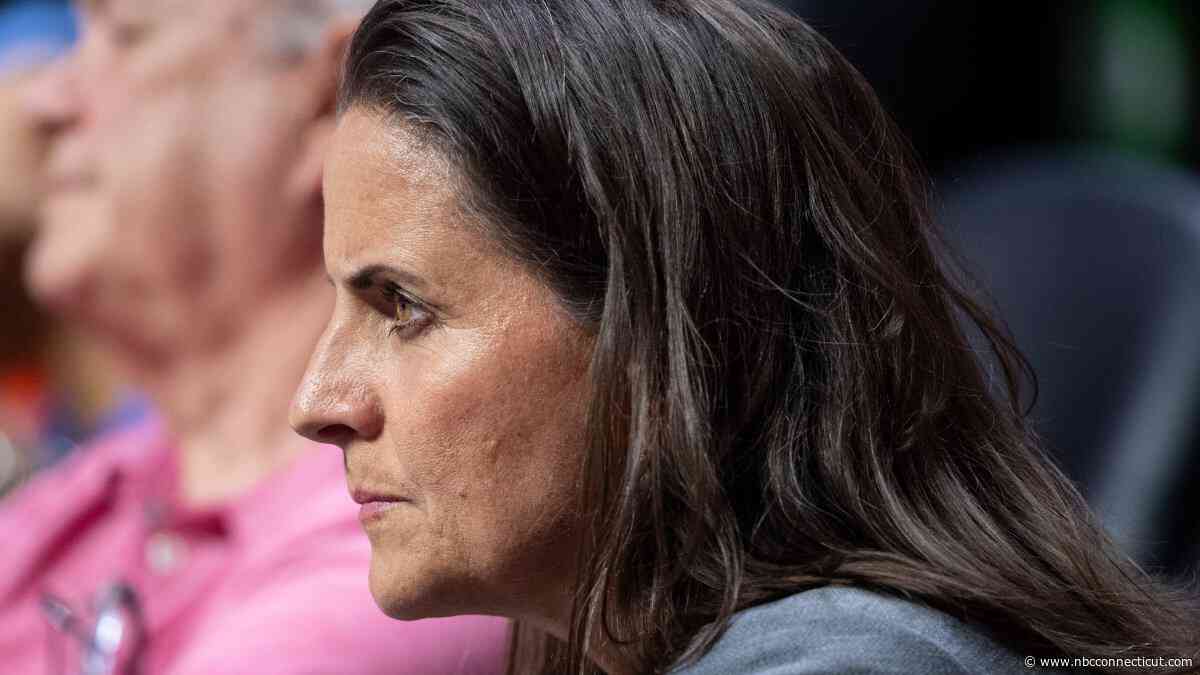 Connecticut Sun President Jennifer Rizzotti headed to Houston with team