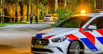 Politie zet meerdere straten af en valt woning binnen in Etten-Leur, maar verdachte blijkt niet thuis