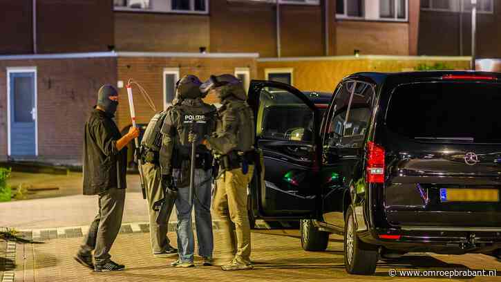 Arrestatieteam valt woning binnen in Etten-Leur, straten tijdlang afgezet