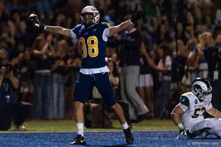 Abbotsford’s Santiago Llarena helps UBC earn win with first touchdown catch