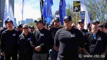 Weeklong strike averted as Montreal blue-collar workers, city reach tentative deal