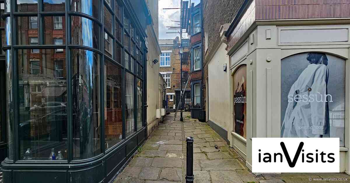 London’s Alleys: Terrett’s Place, Islington, N1