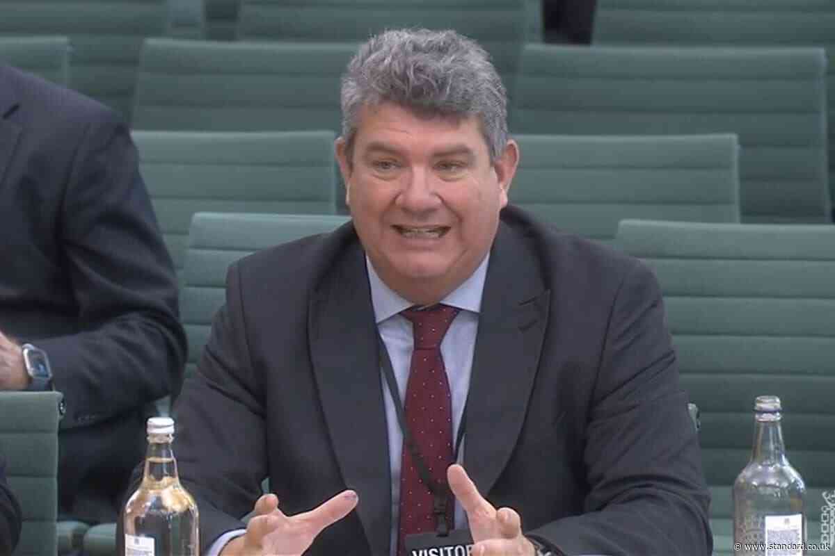Pressure mounts on air traffic control boss after latest disruption