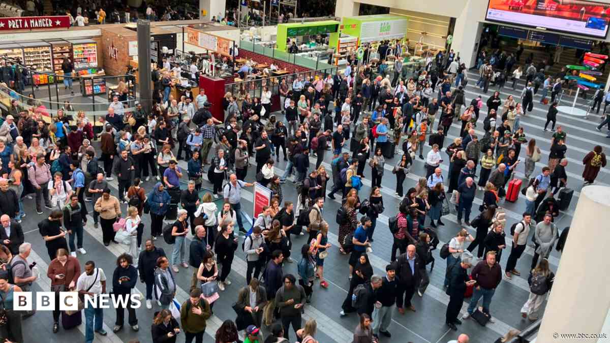 Fire alarm causes rush hour rail disruption