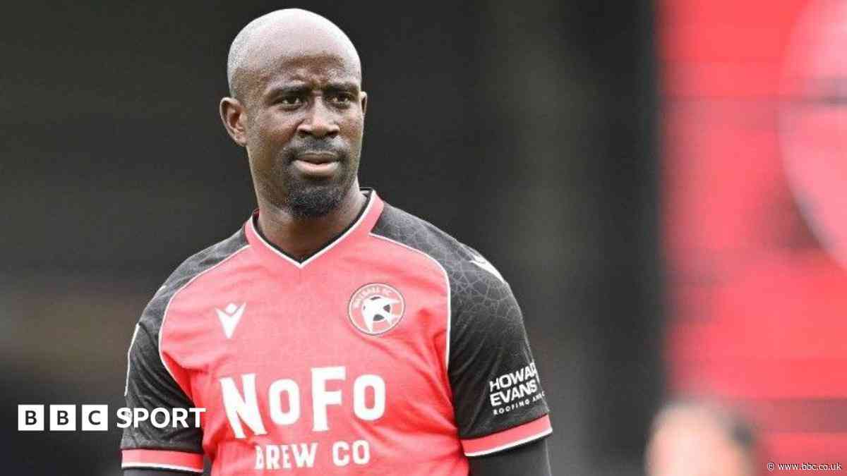Walsall's Adomah joins the 800 club - at 38