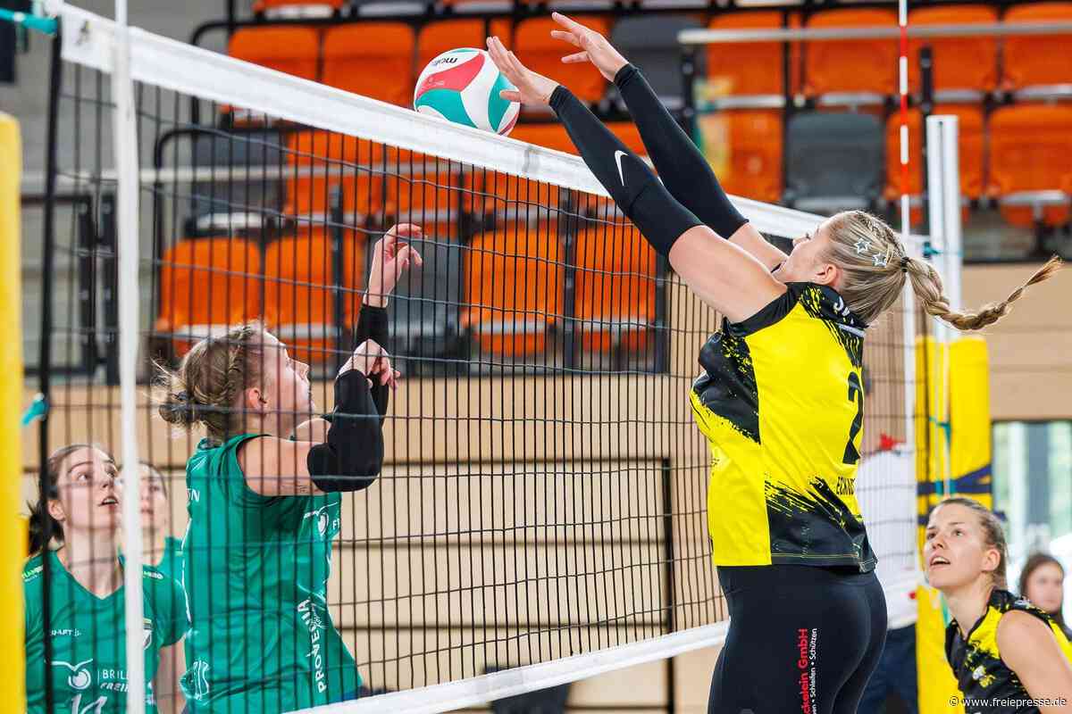 Oberlosaer Volleyballerinnen feiern rundum gelungene Premiere im Sportforum Vogtland