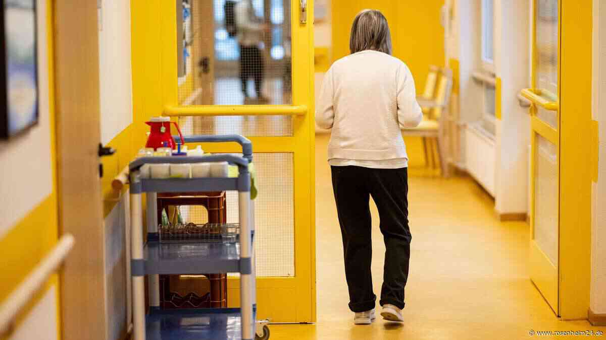 Nackte Heimbewohner fotografiert und ins Netz gestellt: Urteil gegen Pflegerin in Traunstein