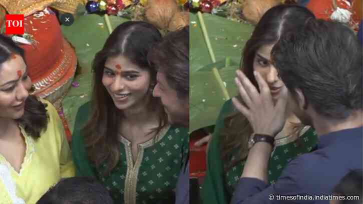 Shah Rukh Khan, Gauri get protective of Suhana after vermilion spreads on her face