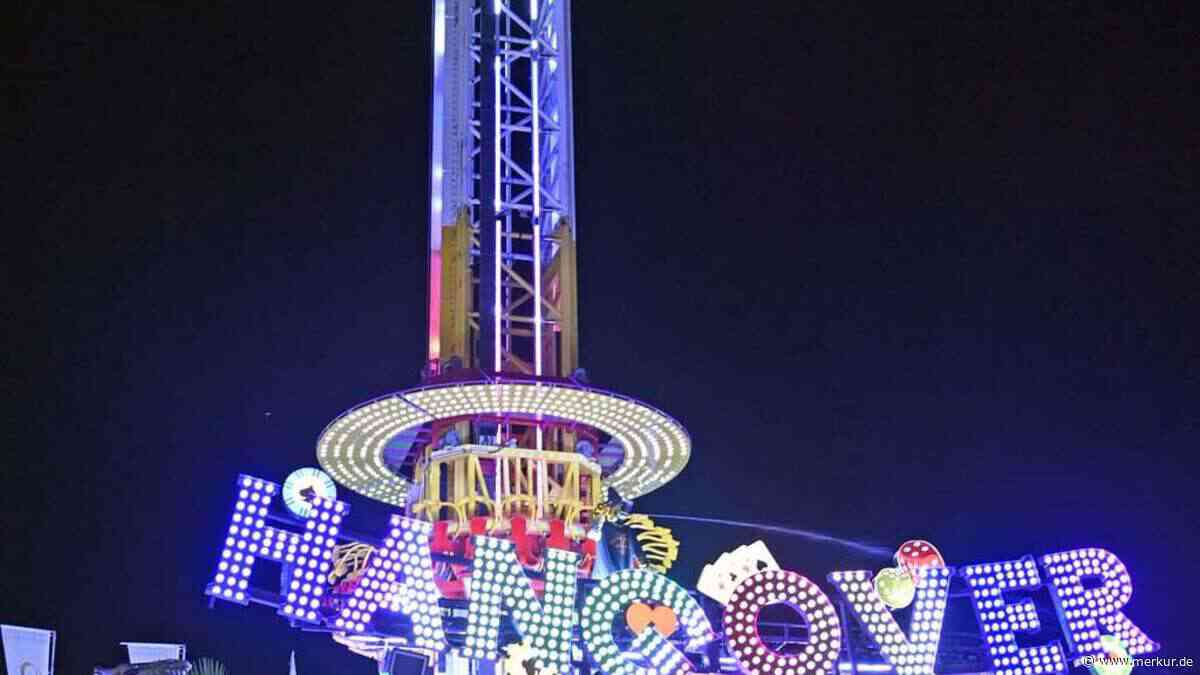 Tödliches Unglück auf der Wiesn: Fahrgeschäft-Mitarbeiter stirbt nach Unfall – die Bilder des Einsatzes