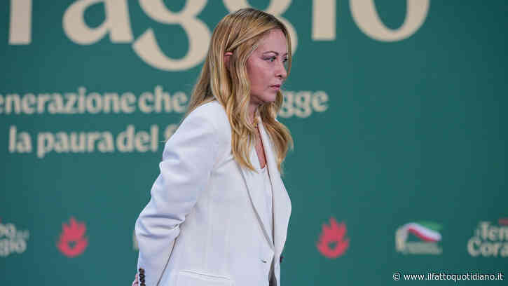 La bugia di Meloni sul divieto social per i minori: “Non lo abbiamo bloccato”. Opposizioni: “Ddl fermo perché il governo (succube di big tech) non dà i pareri”