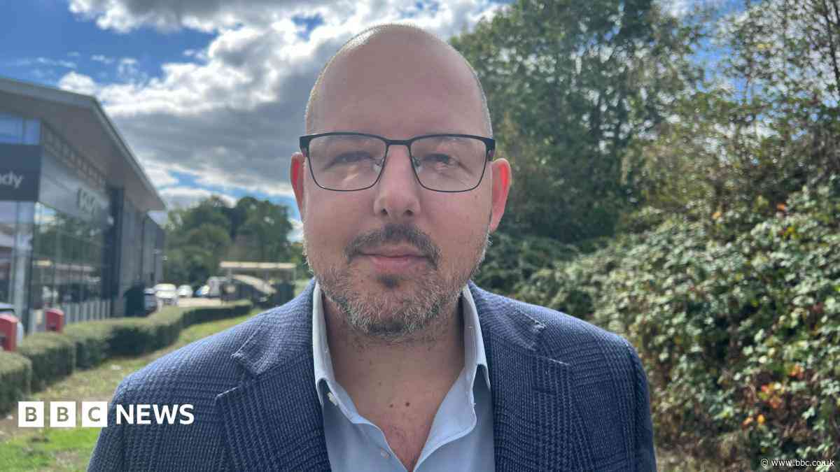 Reform councillor hits back in RNLI migrant row