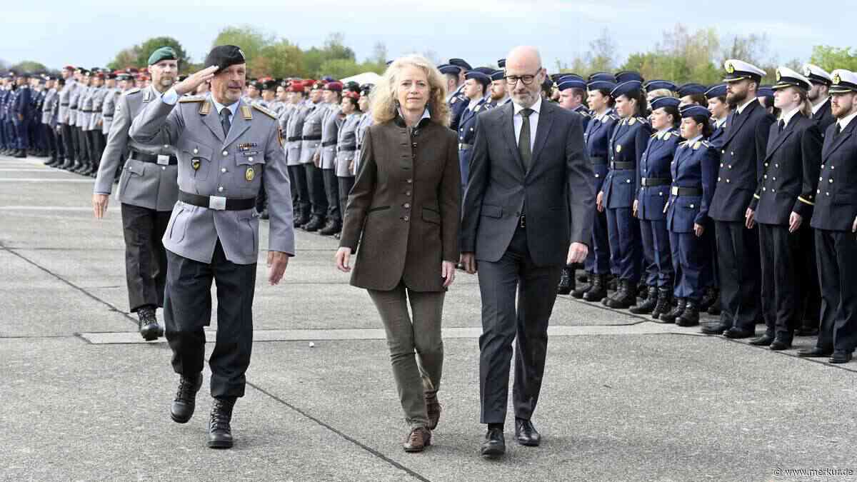 39 Leutnants auf einen Schlag: Bundeswehruni befördert Offiziere