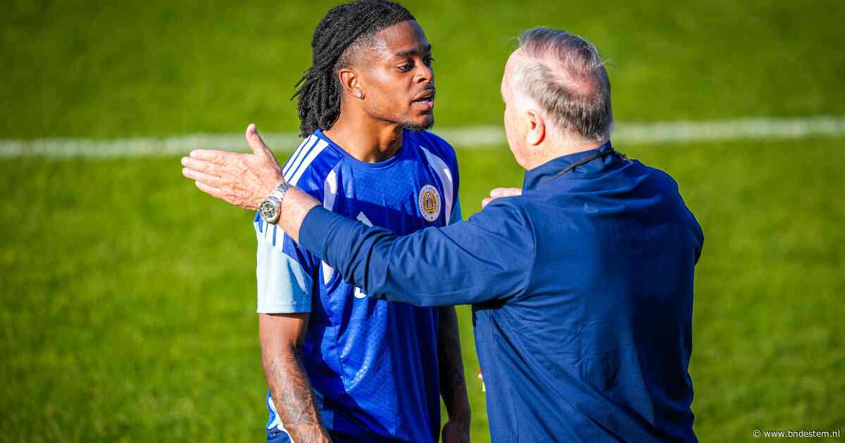 Dick Advocaat reageert laconiek op afzeggen Sontje Hansen bij Curaçao: ‘Had hij maar z’n best moeten doen’