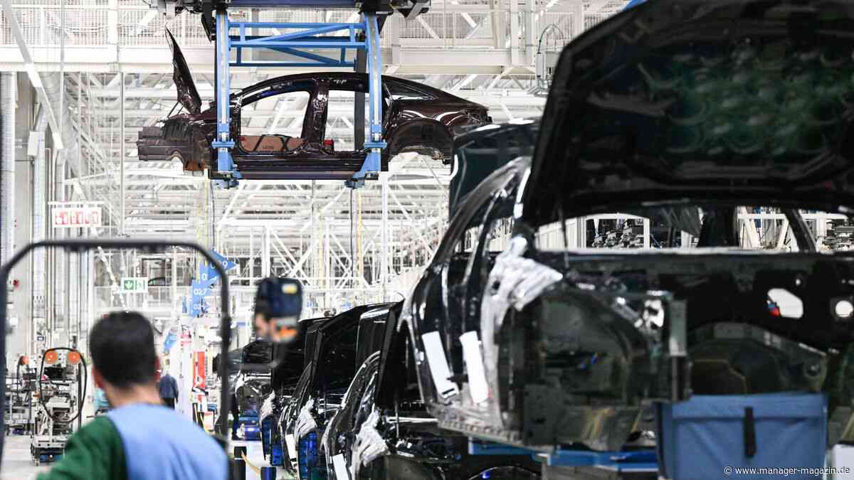 Mercedes-Benz: Produktionsvorstand droht mit Schließung von zwei Werken