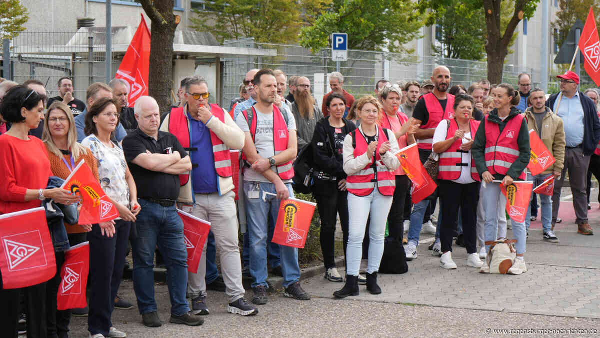 Regensburger Autobesch?ftigte setzen Zeichen gegen Stellenabbau
