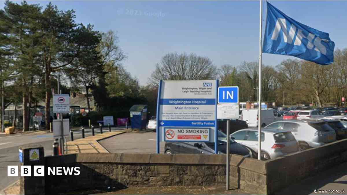 Health worker struck off after kissing colleague