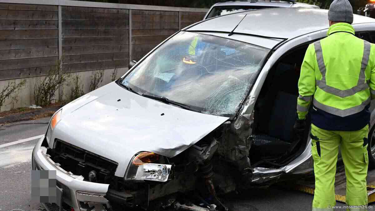 Ford und Mercedes stoßen auf Kreisstraße RO5 frontal zusammen