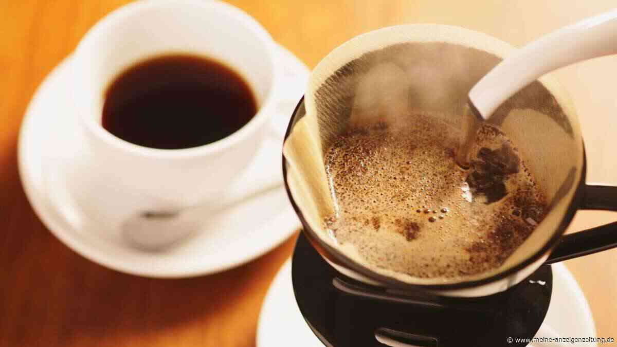 Notlösung für Kaffeeliebhaber: So lässt sich der Filter ganz einfach durch Haushaltspapier ersetzen