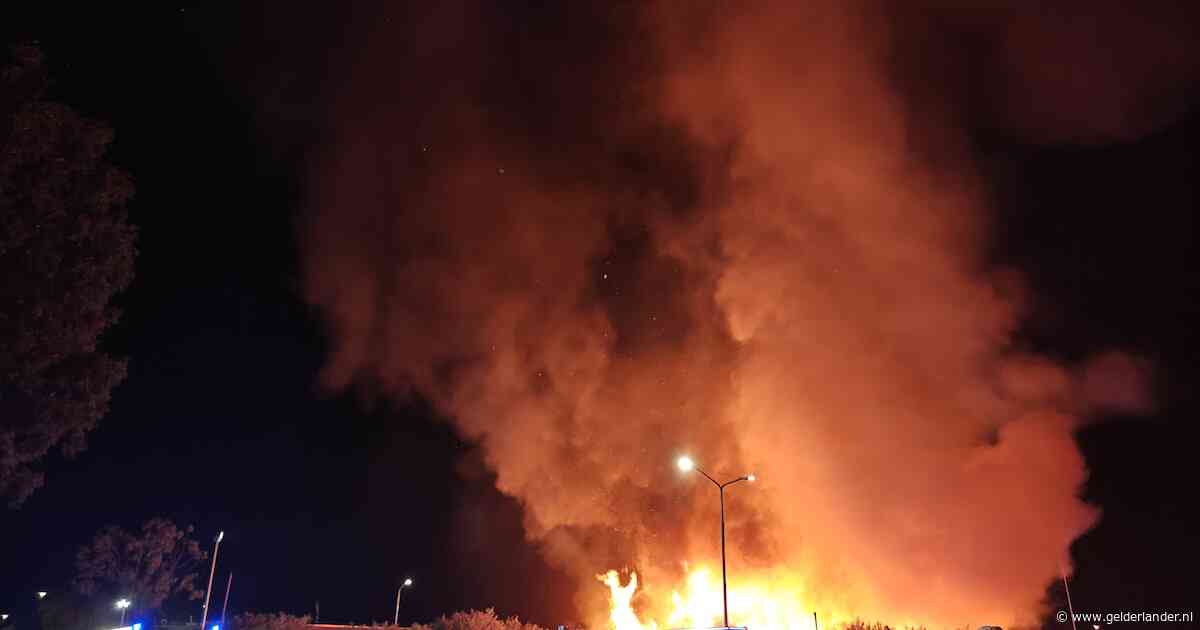 KIJK | Drone filmt grote brand bij afvalverwerker