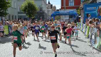 Sieger nur 5 Minuten langsamer als Weltrekord: Stadtlauf Erding bricht Rekord