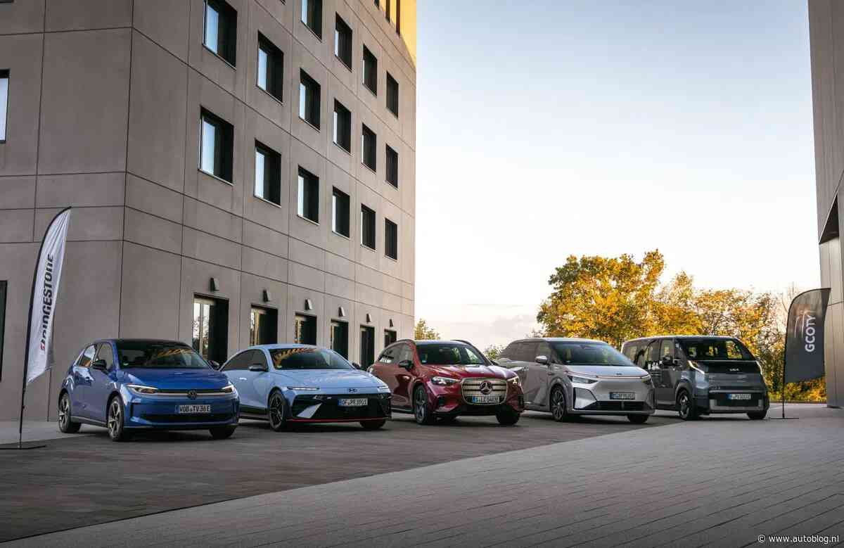 Duitse compacte Auto van het Jaar is bijna vijf meter lang en weegt bijna 2.200 kg