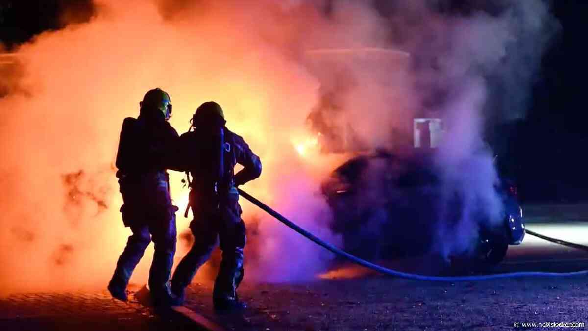 Auto crasht bij McDonald's na snelle achtervolging in Udenhout en vat vlam