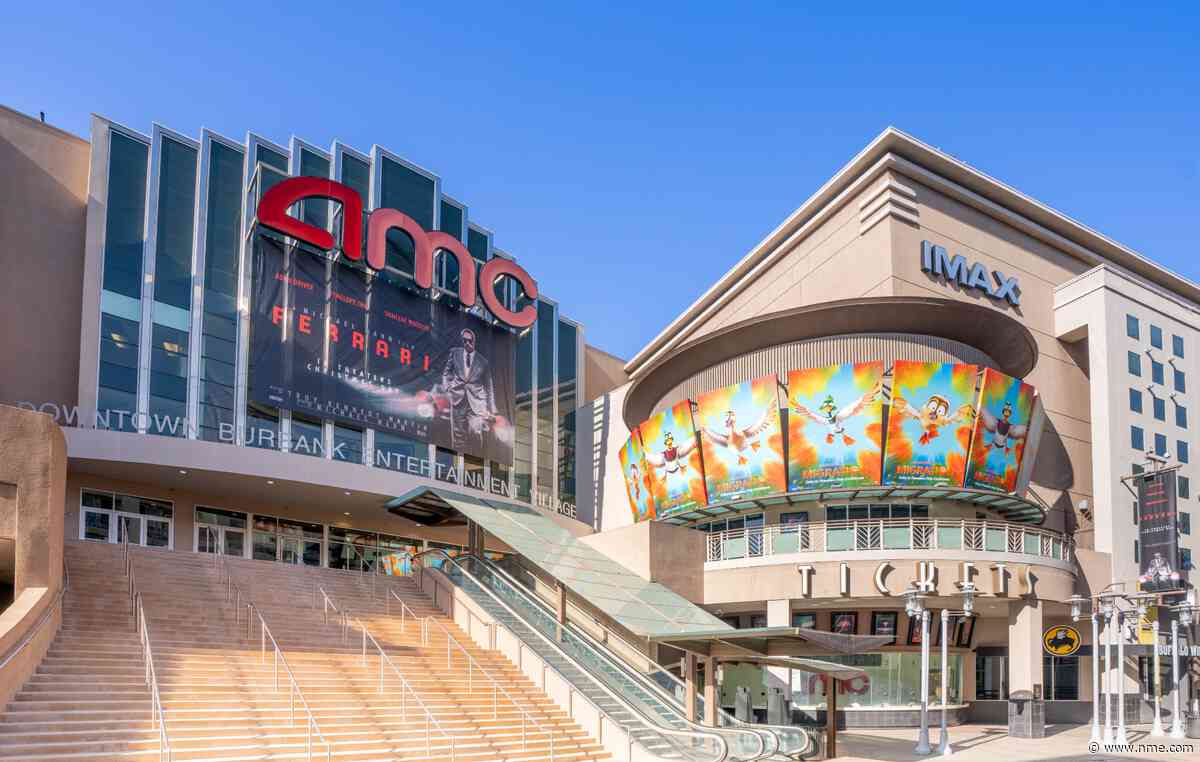 LA cinemagoer pepper-sprays person using phone during film