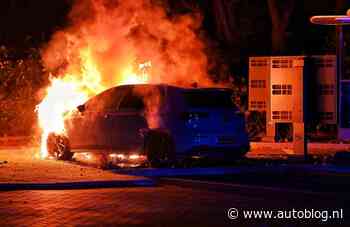 LOL: Golf GTI brandt uit na crash IN Brabantse McDrive!