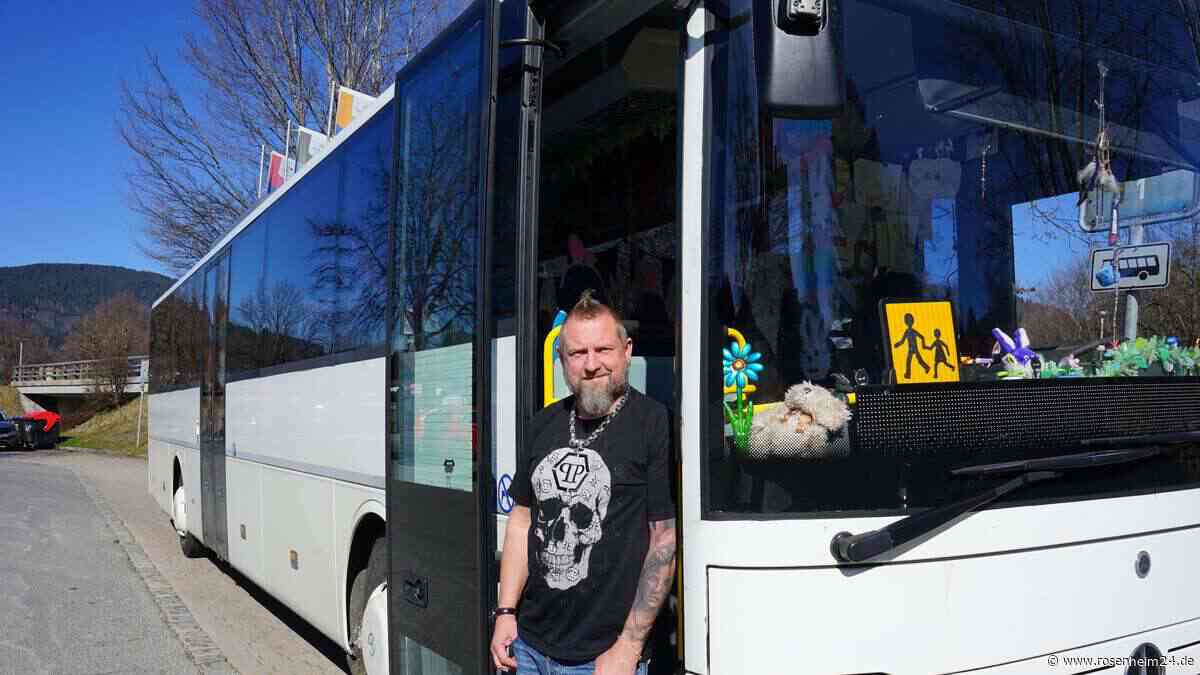 „Tut mir im Herzen weh“ und „gesundheitliche Gründe“: Sorgen um beliebten Busfahrer „Borsti“