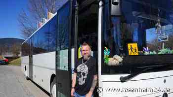 „Tut mir im Herzen weh“ und „gesundheitliche Gründe“: Sorgen um beliebten Busfahrer „Borsti“