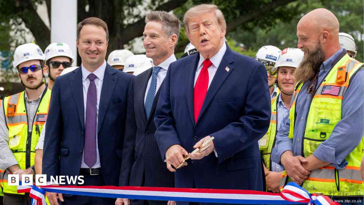 Major US outlets boycott shared Trump coverage in protest at media ban