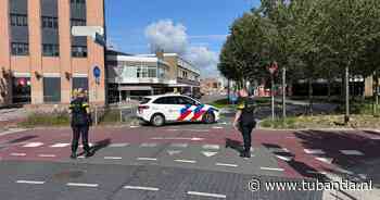 Politie zet deel Deurningerstraat in Enschede af, geruchten over incident met wapen