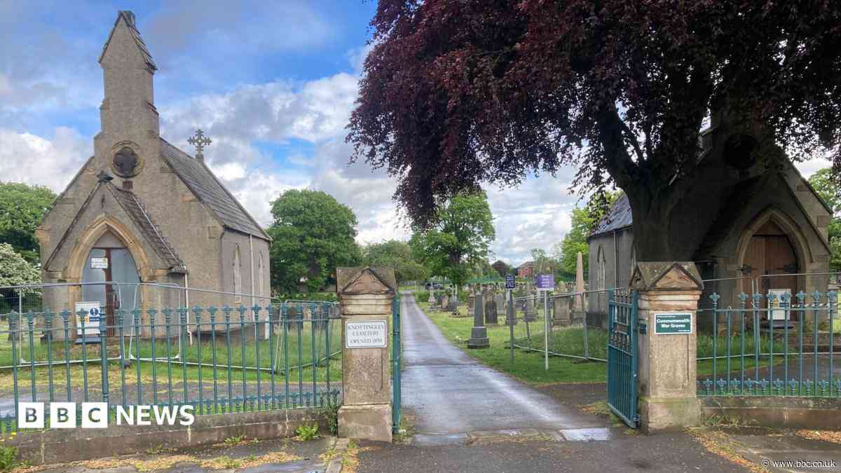 Council urged to restore 'eyesore' twin chapels