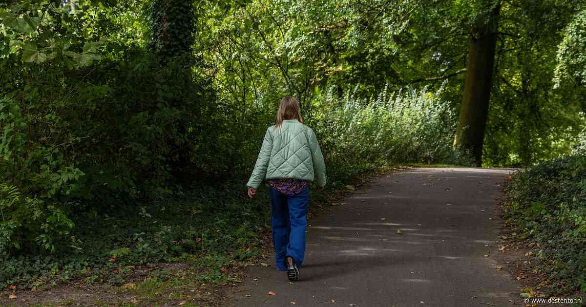 In Deventer zie je het meteen: een paar planten, meer licht en ineens is die steeg minder eng